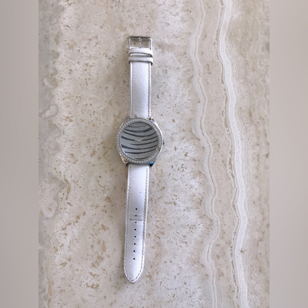 GUESS STAINLESS STEAL WATER RESISTANT WATCH